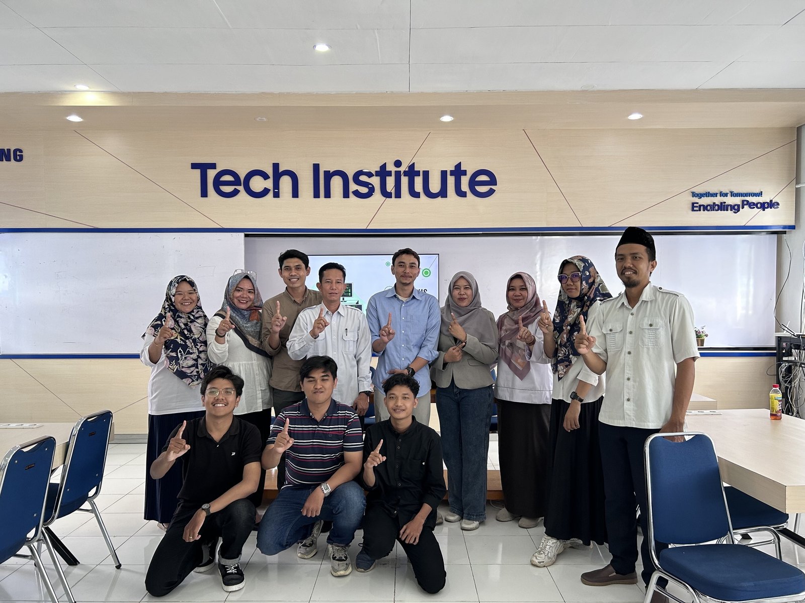 Presentasi profil perusahaan di SMK Negeri 1 Bengkulu.